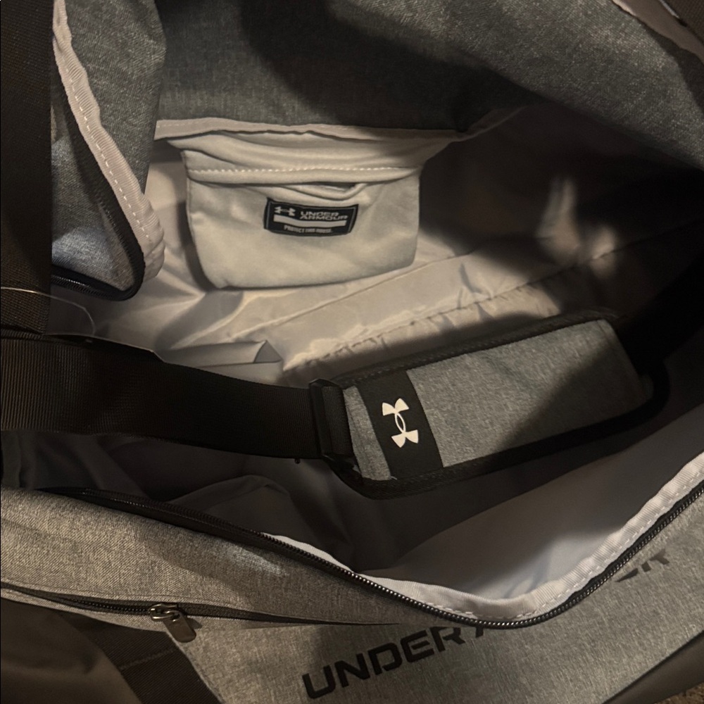 Under Armour Undeniable Black and Gray Duffel Bag large 101L - Picture 9 of 9